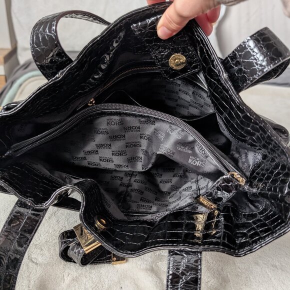 Patent leather black MK purse - Picture 3 of 5